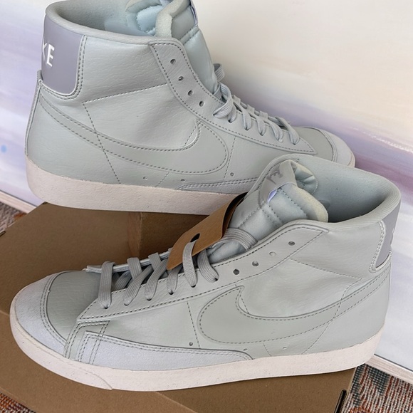 NIKE WMNS BLAZER MID '77 NEXT
NATURAL 
LIGHT SILVER/LIGHT SILVER-WOLF GREY - Picture 10 of 16